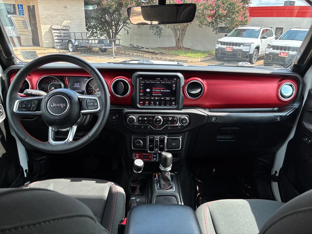 Used 2023 Jeep Gladiator Rubicon w/ Cold Weather Group AWD/4WD image 13
