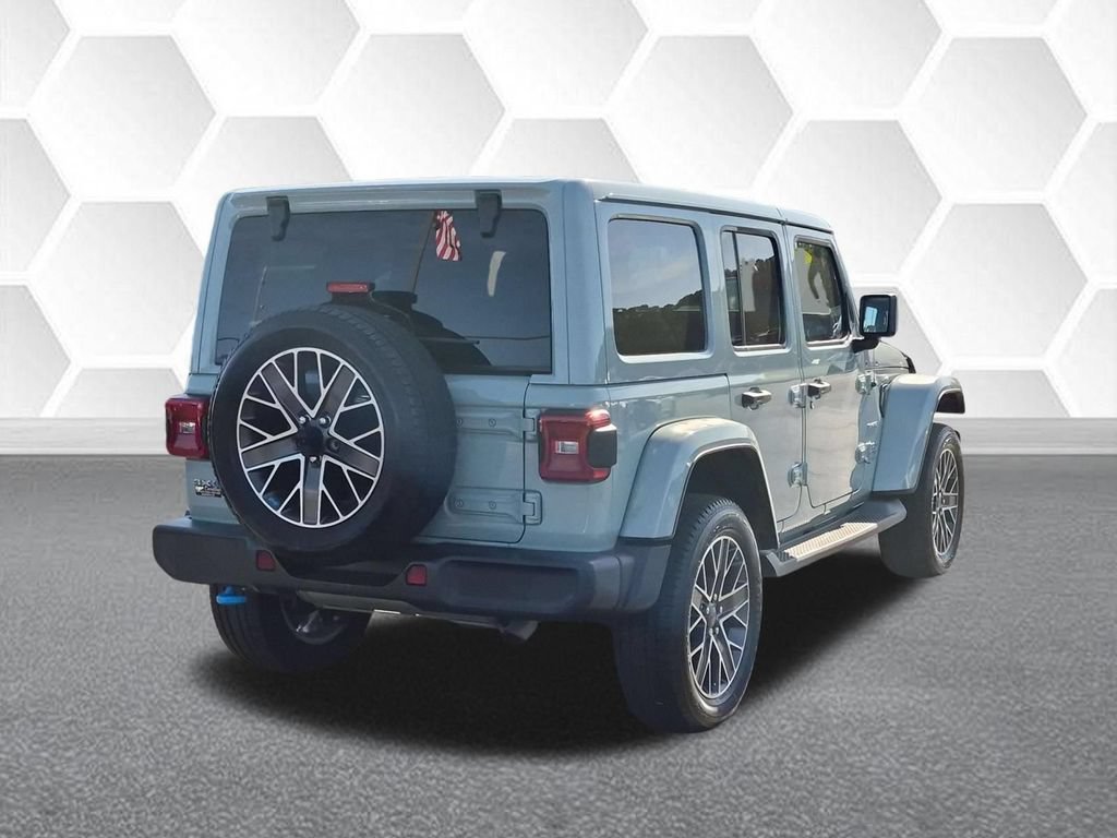 Used 2023 Jeep Wrangler Unlimited Sahara w/ Cold Weather Group AWD/4WD image 3