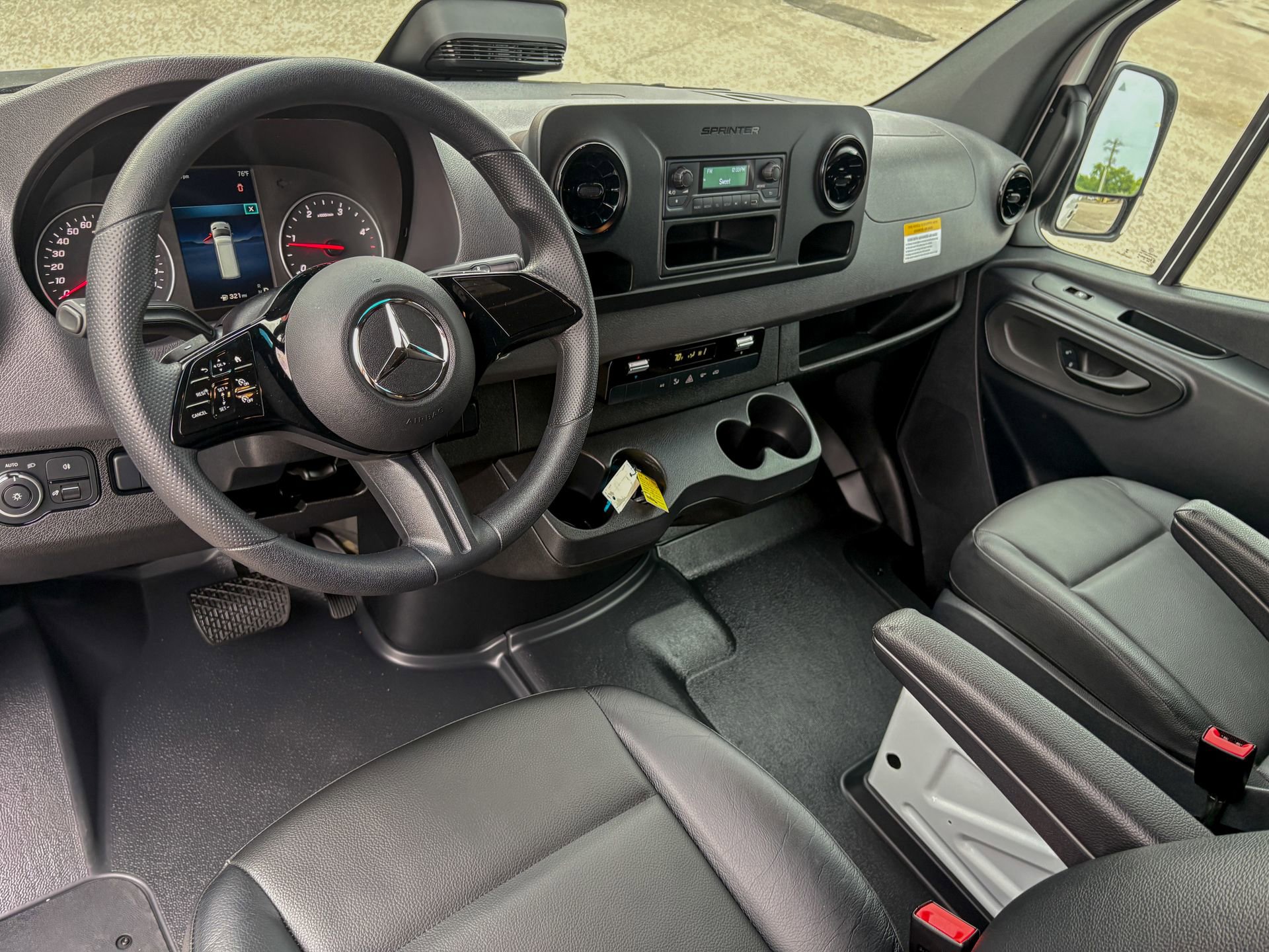 Used 2025 Mercedes-Benz Sprinter 2500 image 2