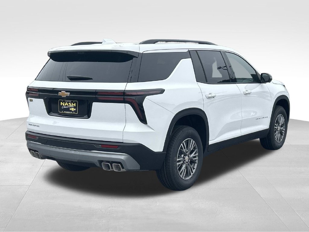 New 2027 Chevrolet Traverse LT w/ Driver Confidence Package FWD image 3