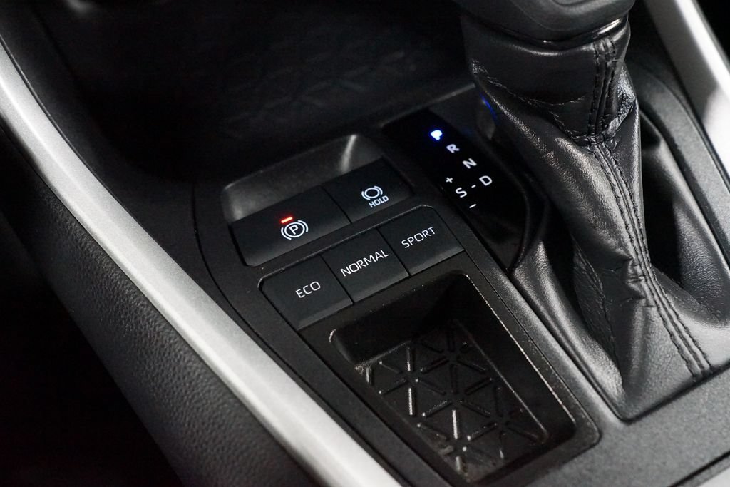 Certified 2025 Toyota RAV4 XLE FWD image 22