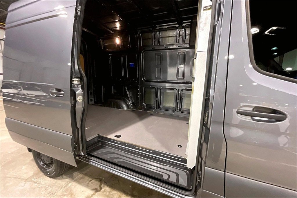 Used 2023 Mercedes-Benz Sprinter 2500 image 10