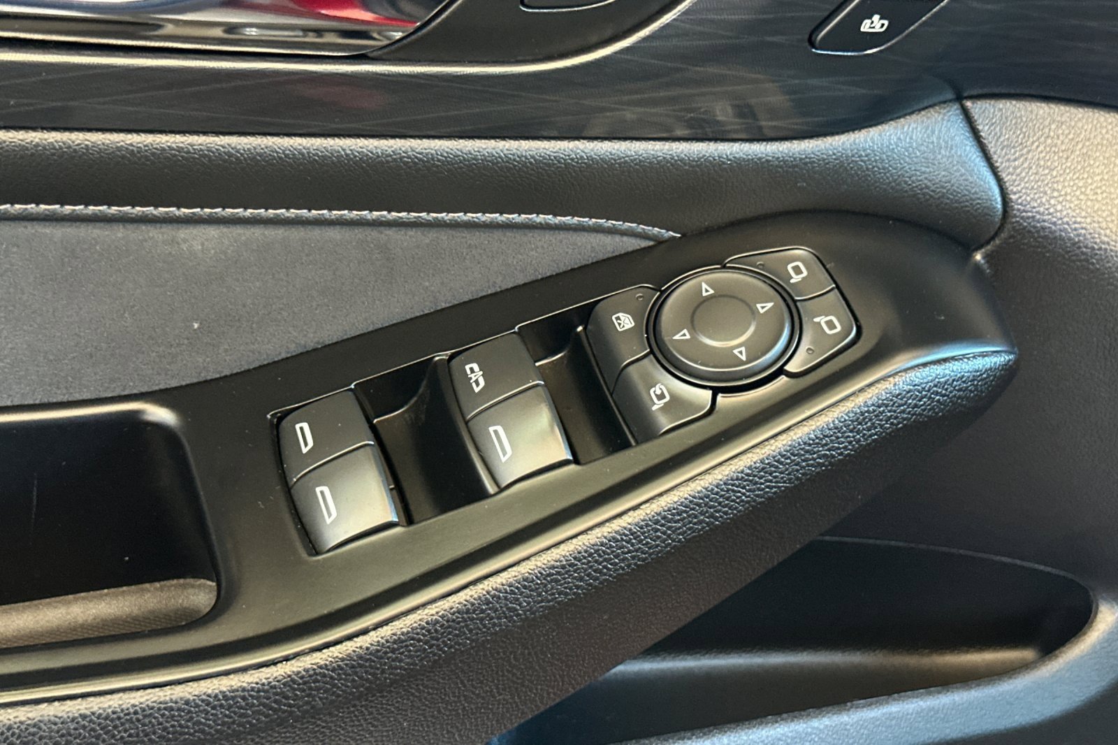 Certified 2023 Chevrolet Traverse High Country image 12