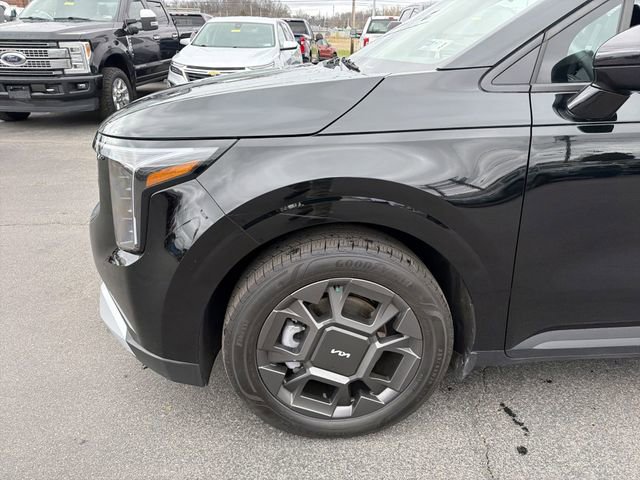 Used 2025 Kia Carnival EX image 8