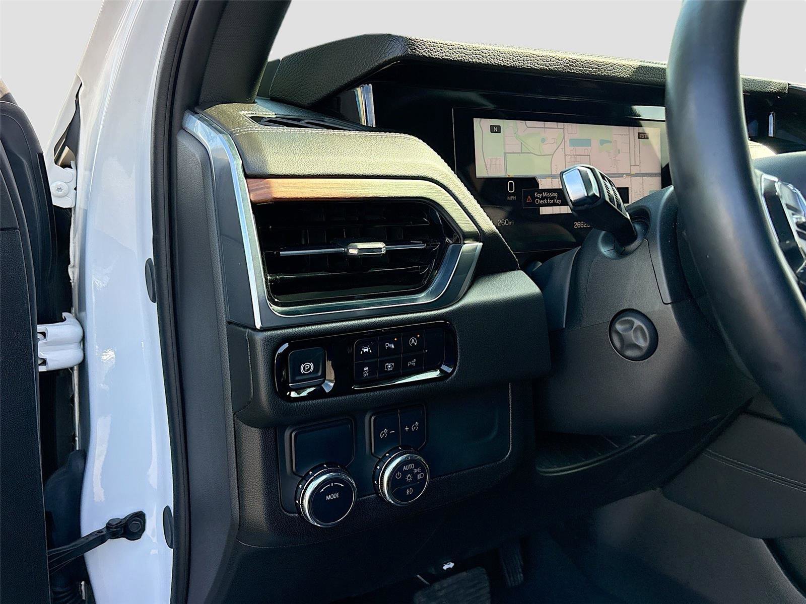 Used 2025 GMC Yukon Denali RWD image 11