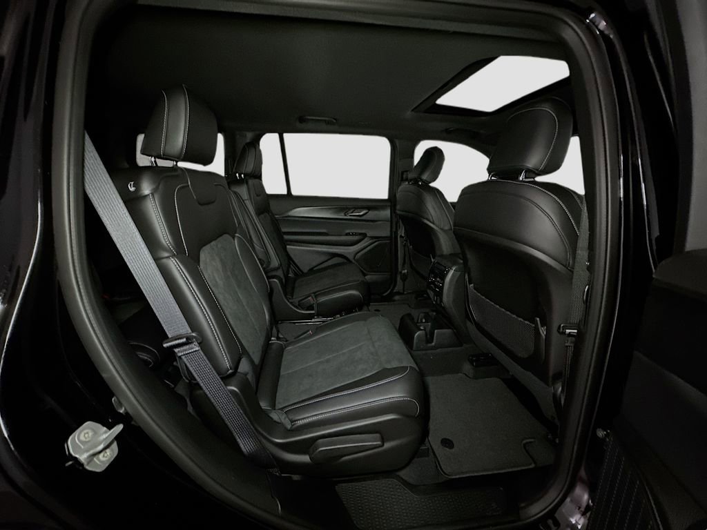 New 2025 Jeep Grand Cherokee L Altitude image 33