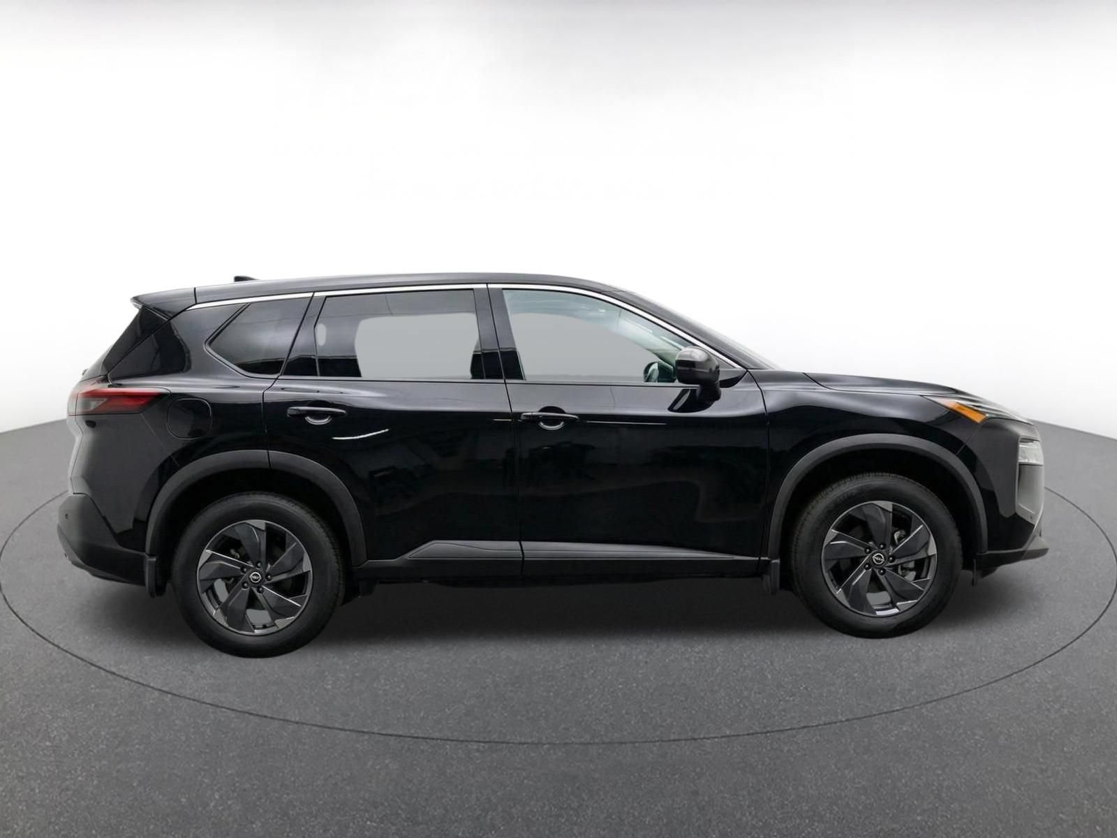 Used 2025 Nissan Rogue SV AWD/4WD image 10