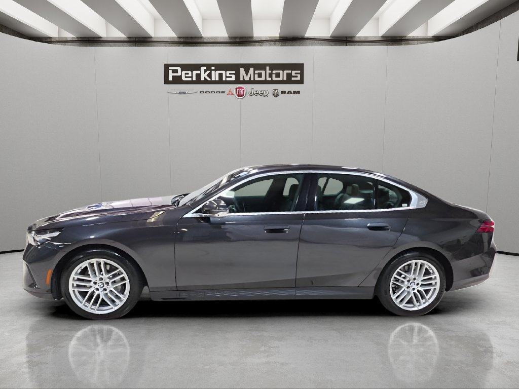 Used 2024 BMW 530i xDrive AWD/4WD image 2