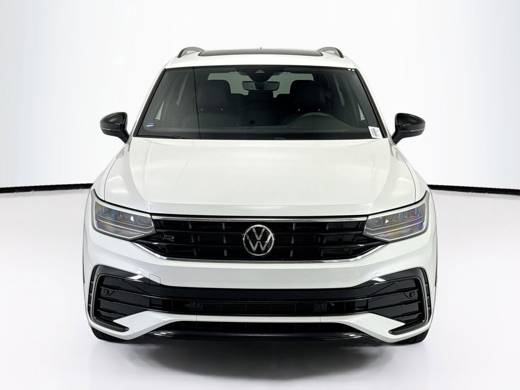 Used 2023 Volkswagen Tiguan SE R-Line FWD image 2