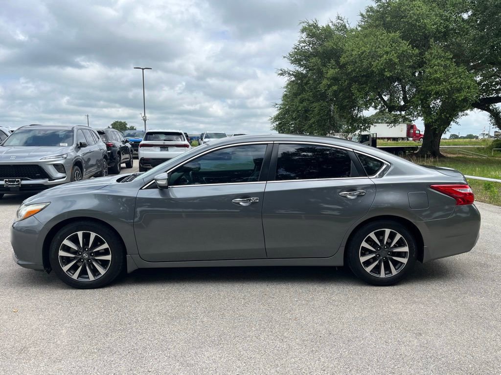 Used 2017 Nissan Altima 2.5 SL w/ Moonroof Package FWD image 8