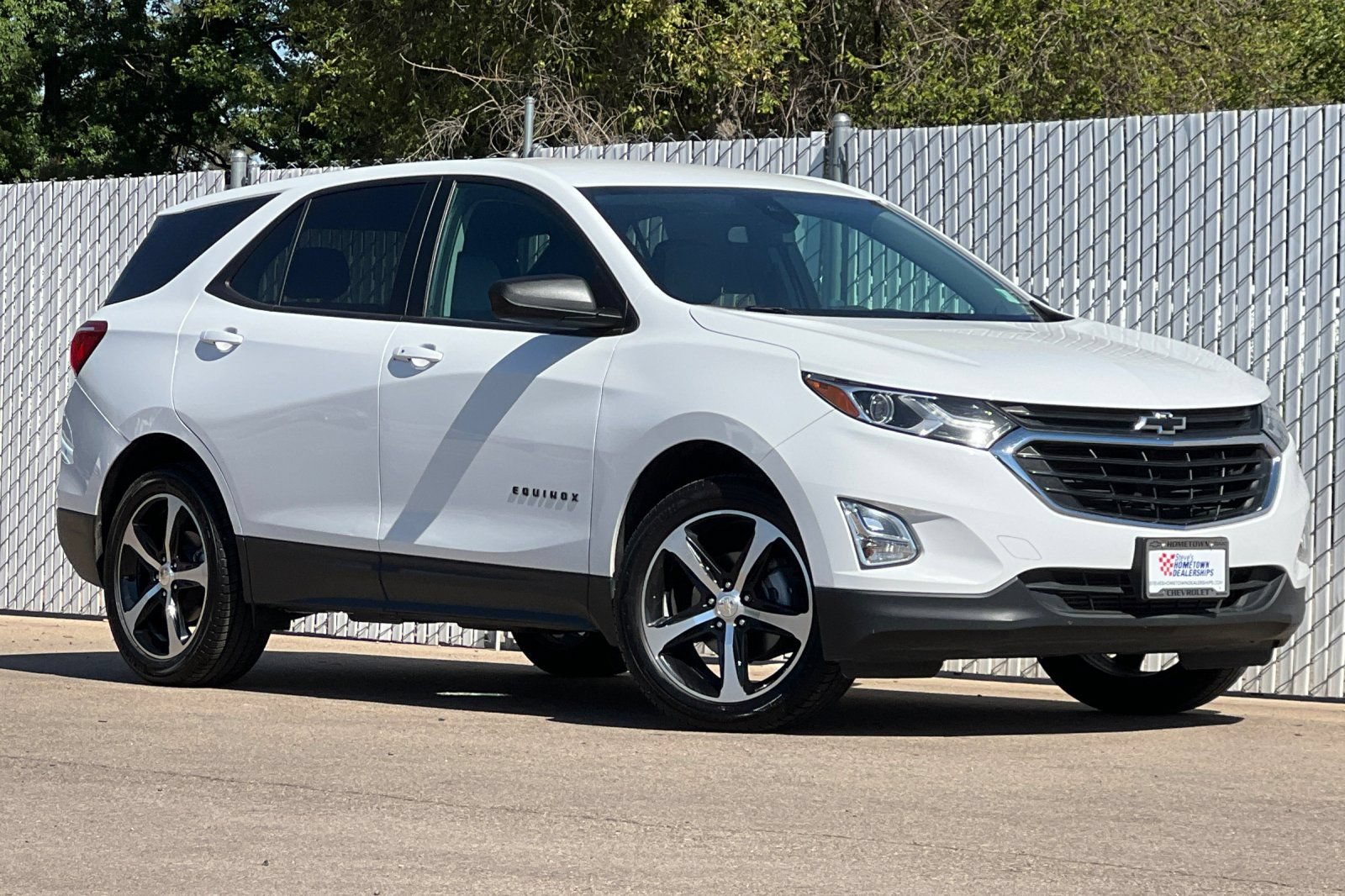 Used 2021 Chevrolet Equinox LS w/ LPO, Blackout Package AWD/4WD image 2