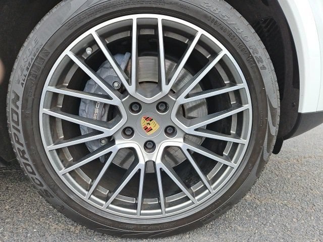 Used 2022 Porsche Cayenne Platinum Edition AWD/4WD image 9