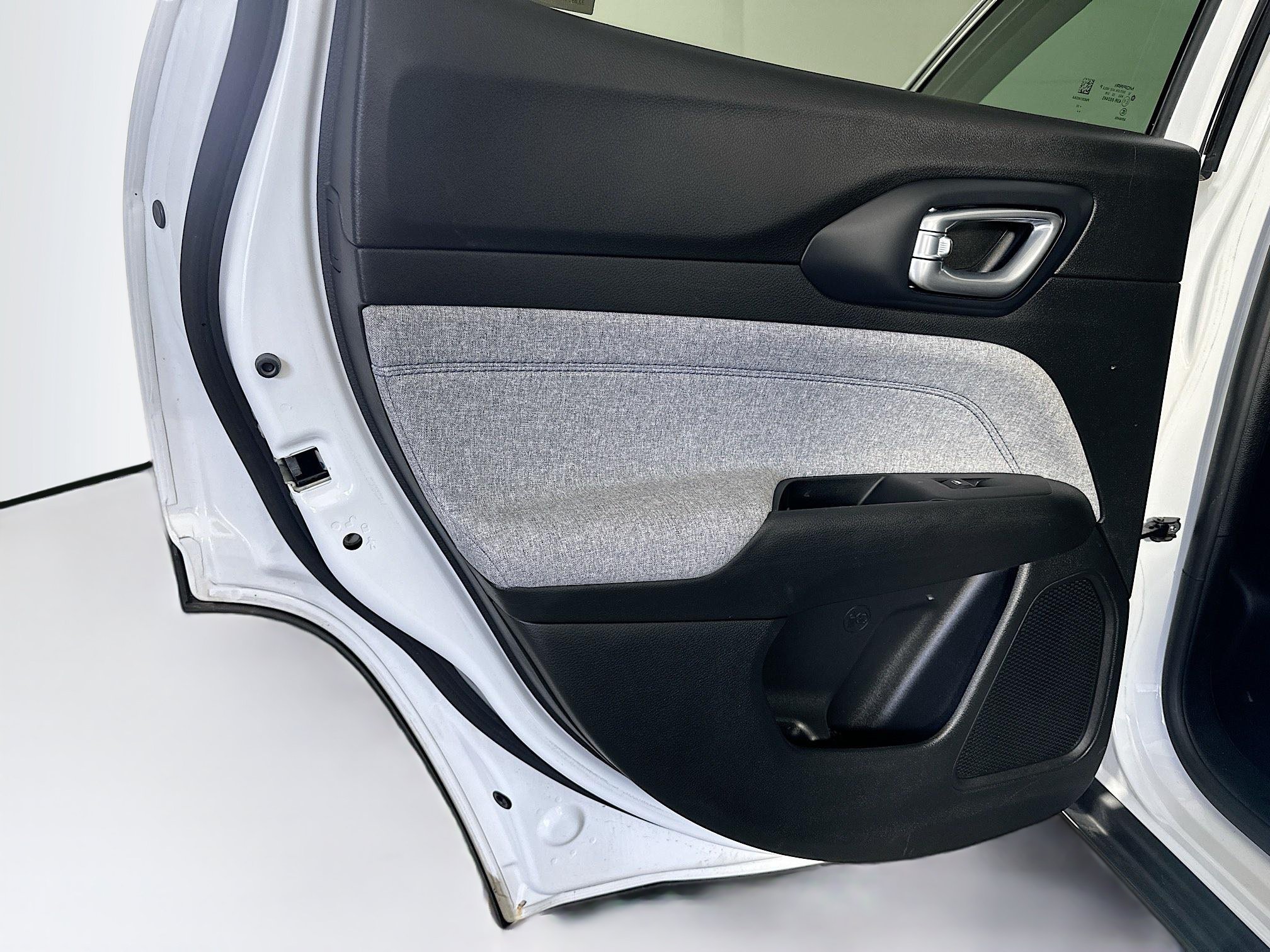 Used 2022 Jeep Compass Latitude FWD image 25