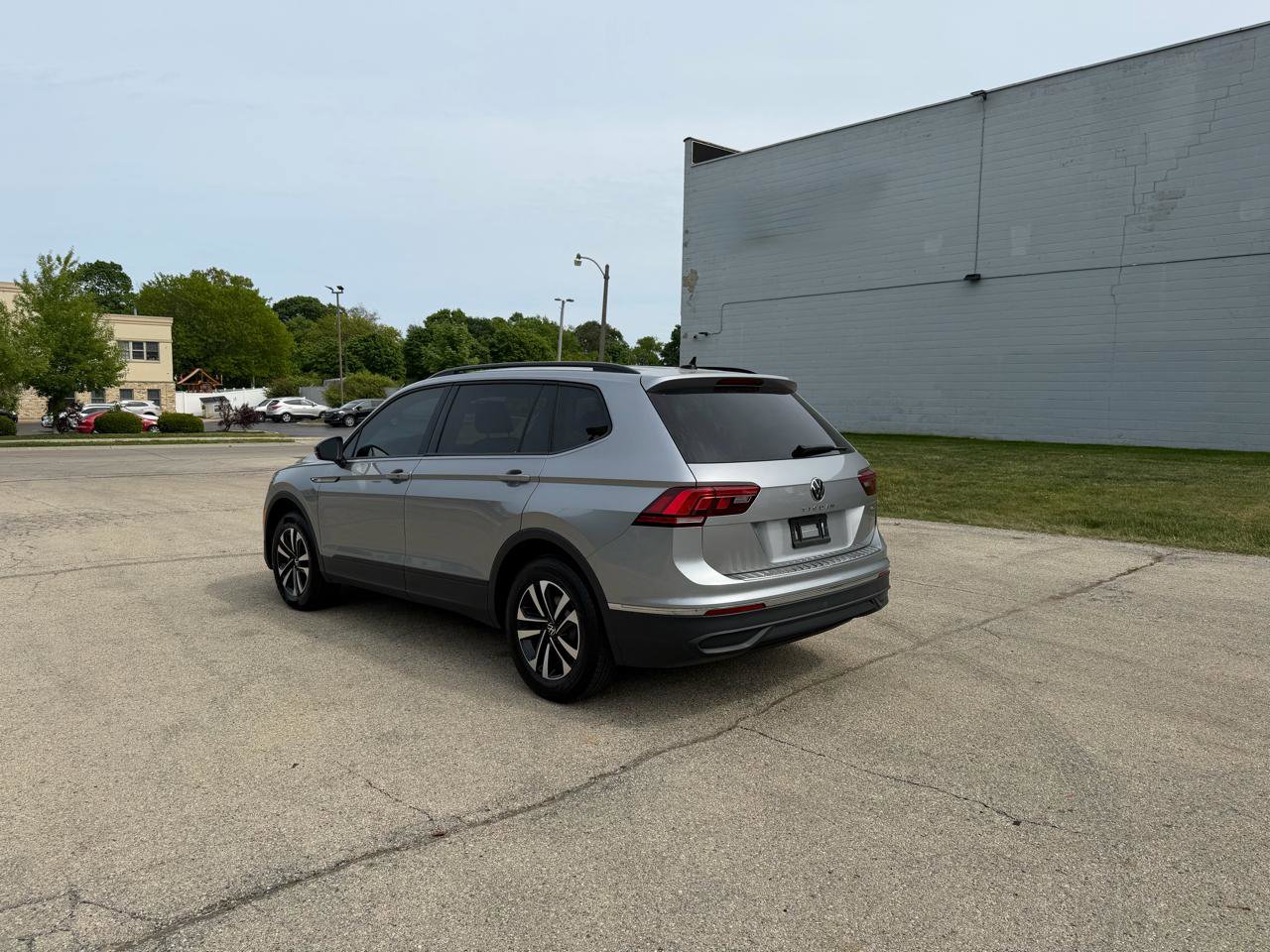 Used 2024 Volkswagen Tiguan S AWD/4WD image 5