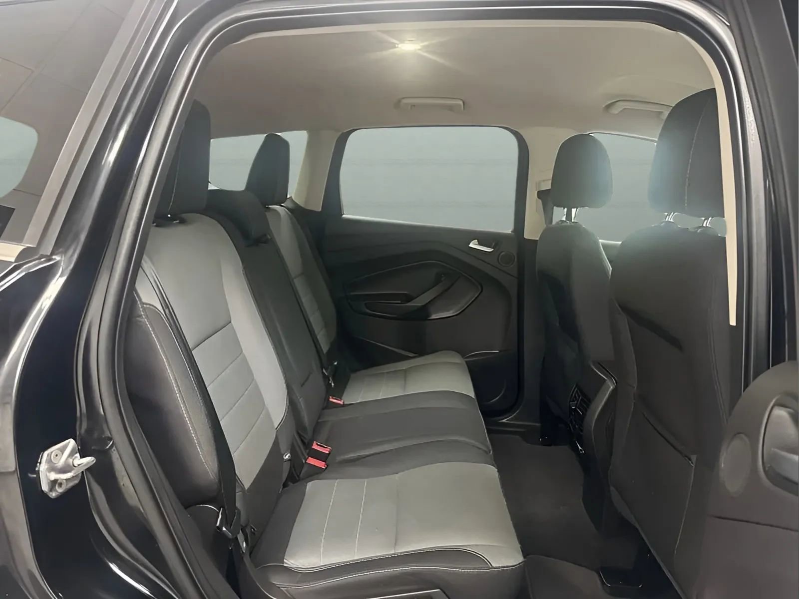 Used 2016 Ford Escape SE w/ Equipment Group 201A FWD image 13