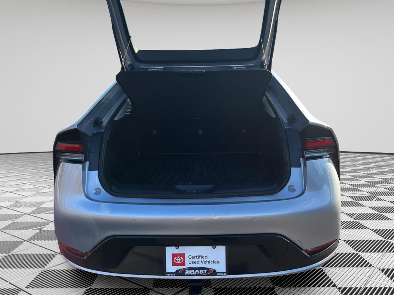 Used 2023 Toyota Prius XLE image 19