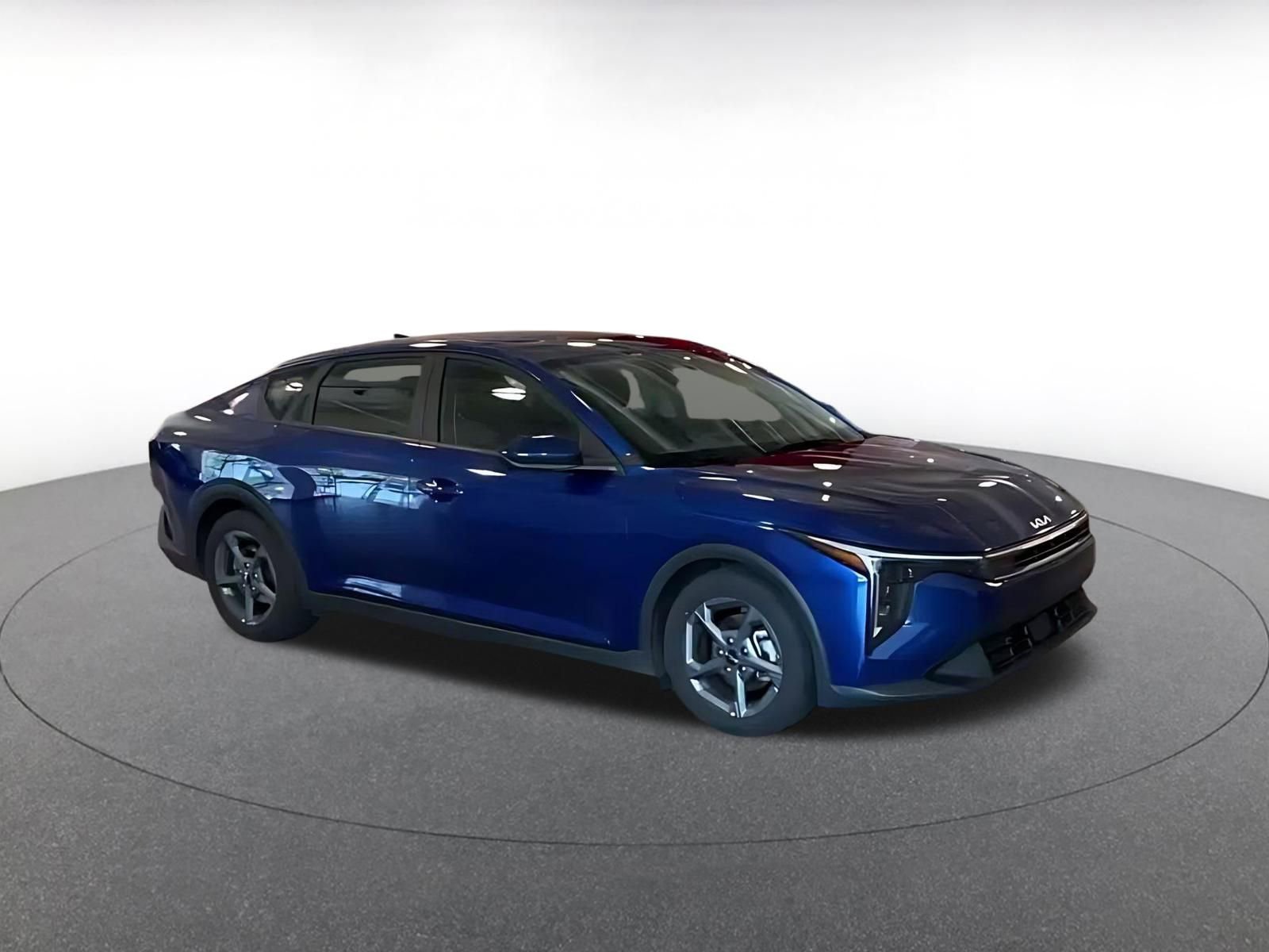 Used 2025 Kia K4 FWD image 2