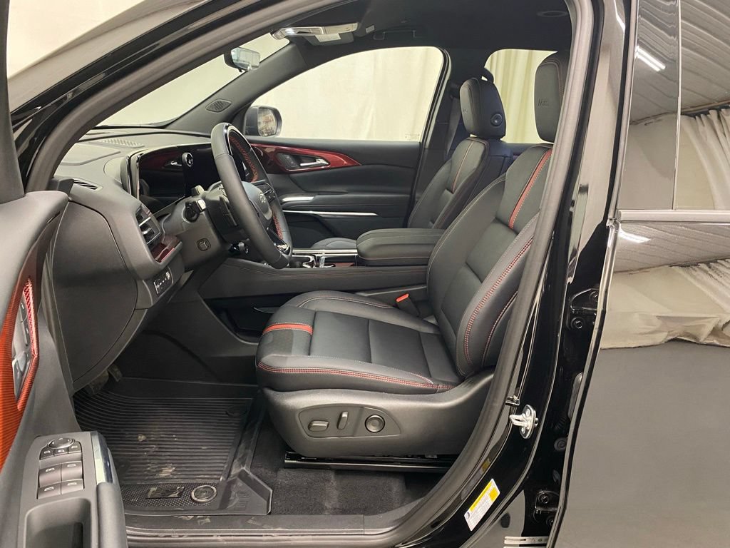 New 2026 Chevrolet Traverse RS w/ LPO, Floor Liner Package AWD/4WD image 14