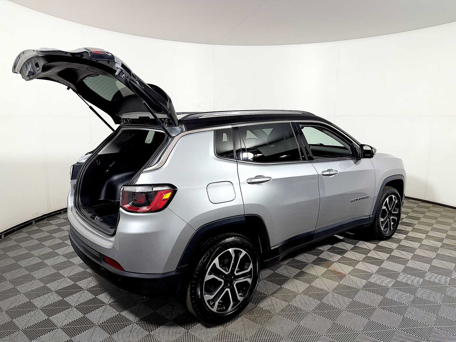 Used 2022 Jeep Compass Limited AWD/4WD image 21