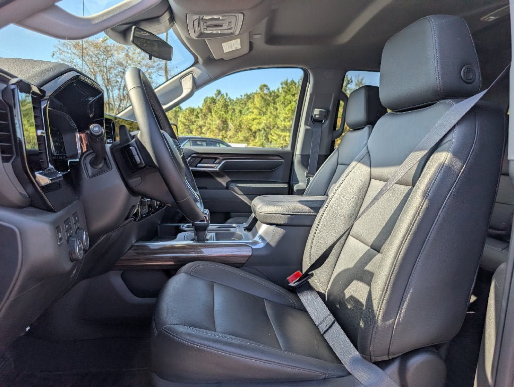 Used 2024 Chevrolet Silverado 1500 LT Trail Boss w/ Convenience Package II AWD/4WD image 14