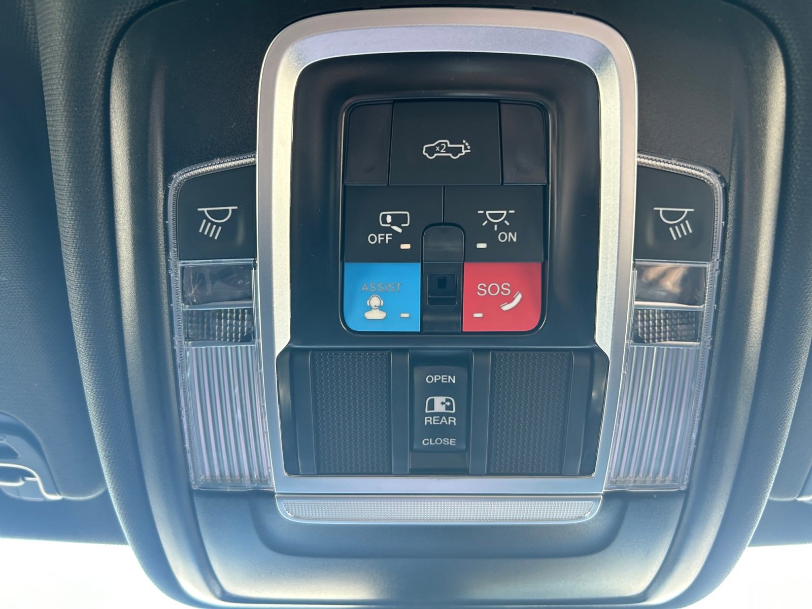 New 2026 RAM 1500 4x4 Crew Cab image 21