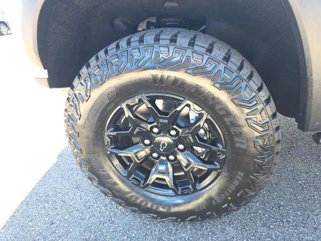 New 2026 Chevrolet Colorado ZR2 w/ Midnight Edition AWD/4WD image 12