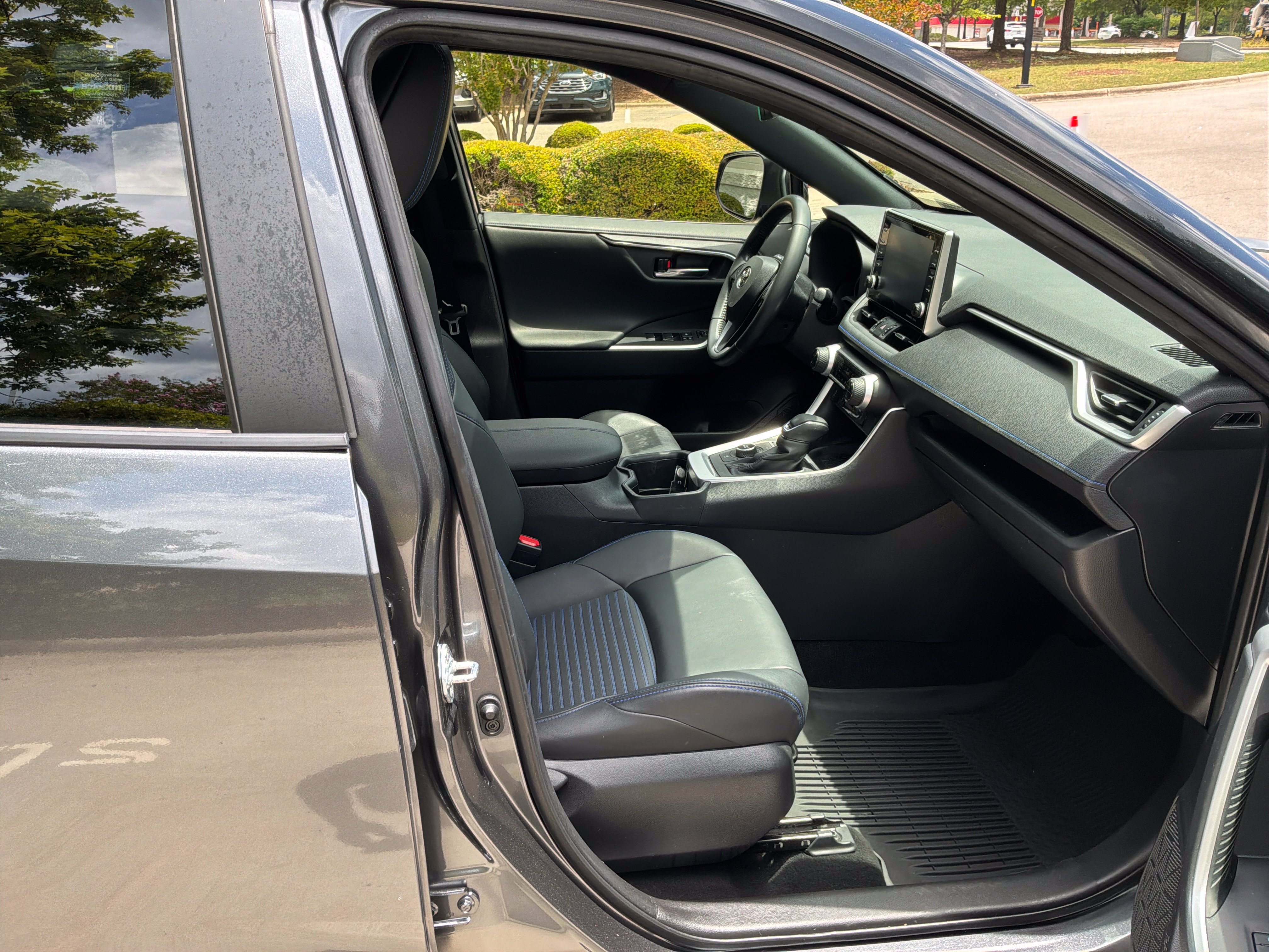 Used 2022 Toyota RAV4 XSE AWD/4WD image 33