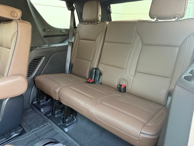 Used 2025 Chevrolet Tahoe High Country AWD/4WD image 32