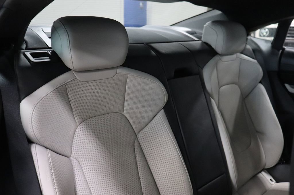 Used 2020 Porsche Taycan 4S image 29