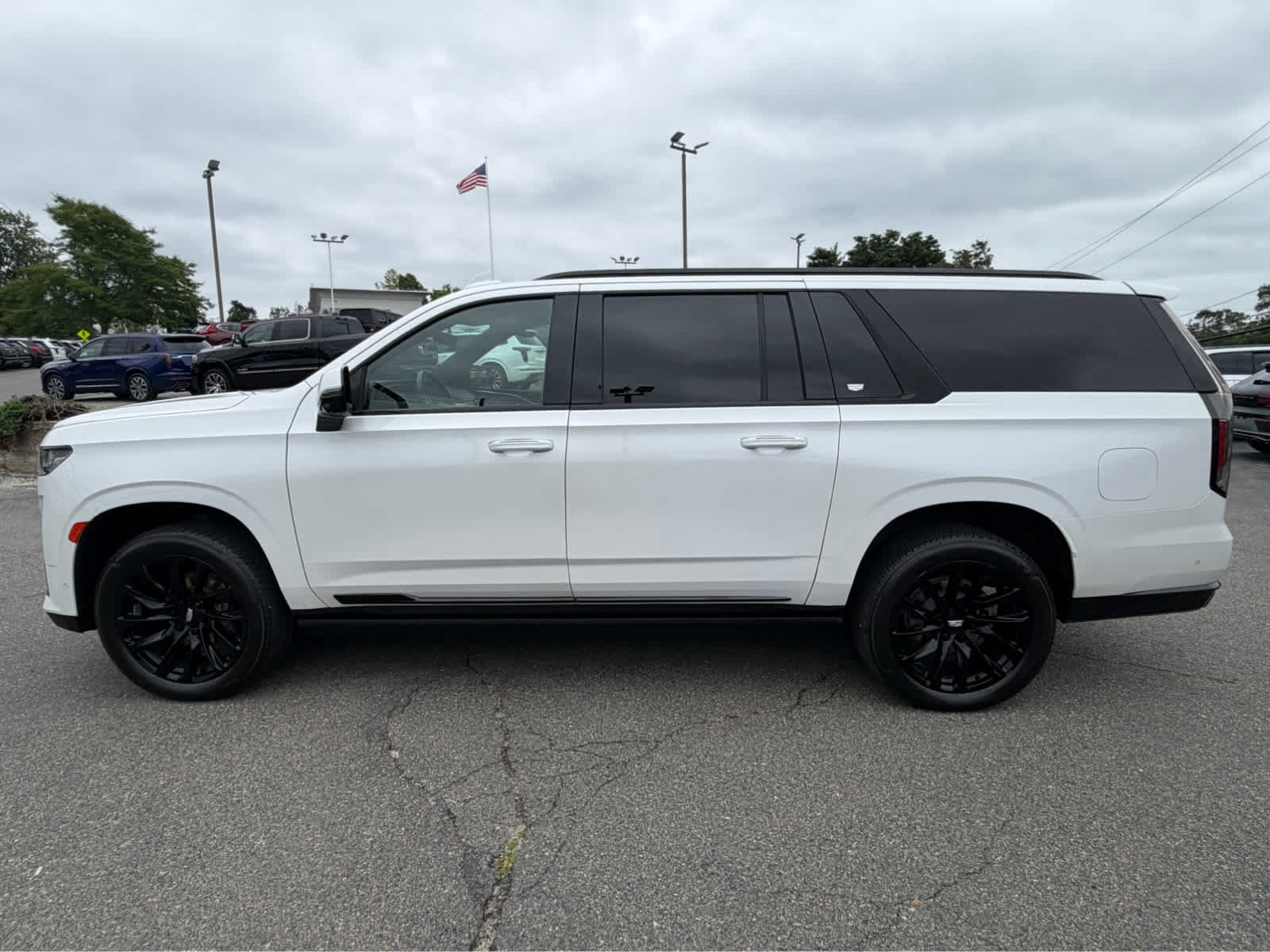 Used 2022 Cadillac Escalade ESV Sport w/ Touring Package AWD/4WD image 18