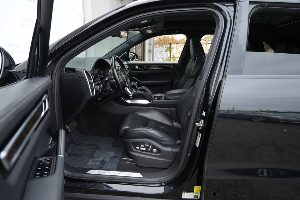 Used 2019 Porsche Cayenne Turbo AWD/4WD image 21