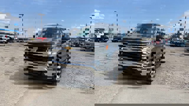Used 2023 Chevrolet Silverado 1500 LT w/ Max Trailering Package image 4