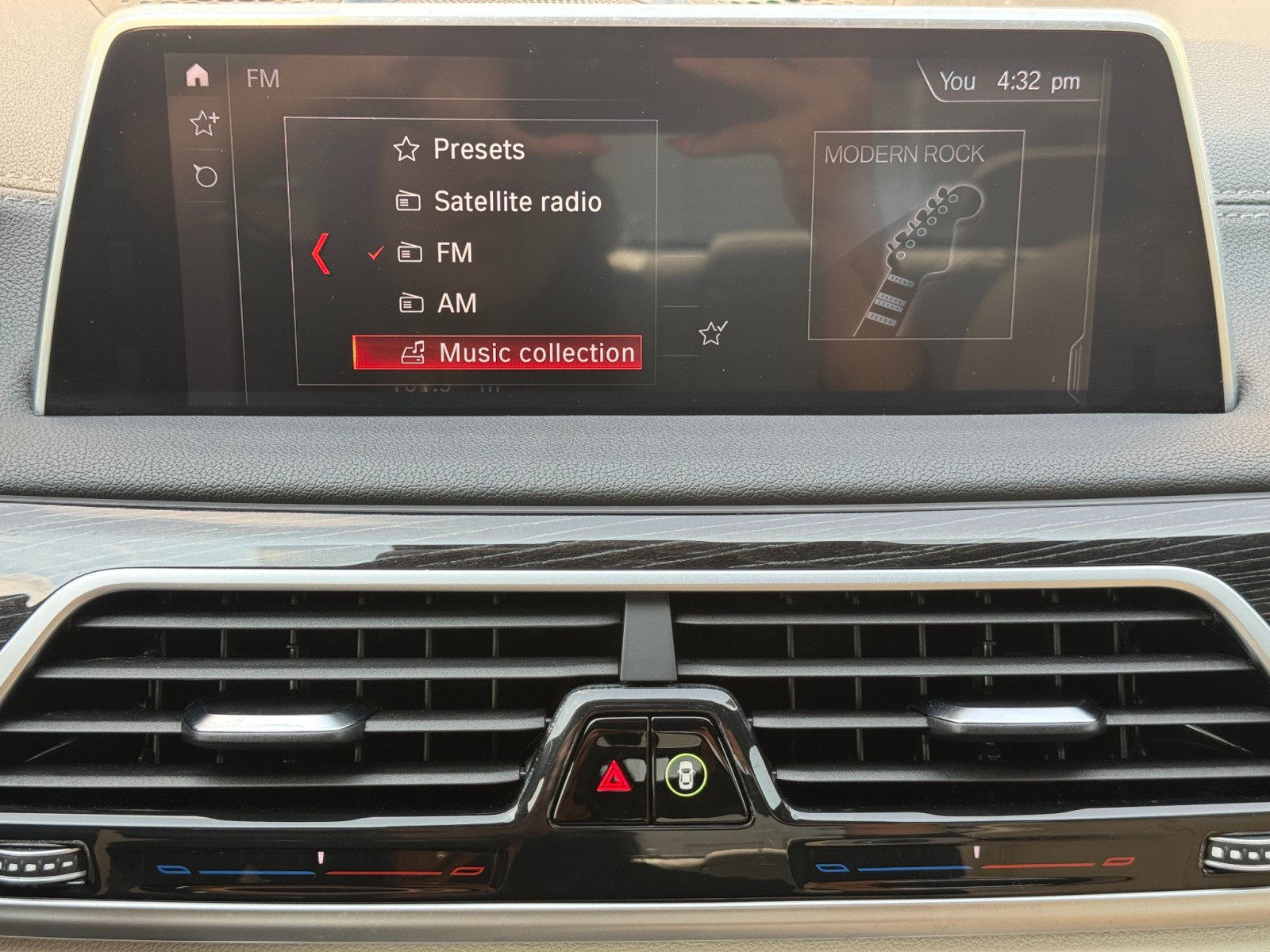 Used 2019 BMW 740i w/ M Sport Package RWD image 27