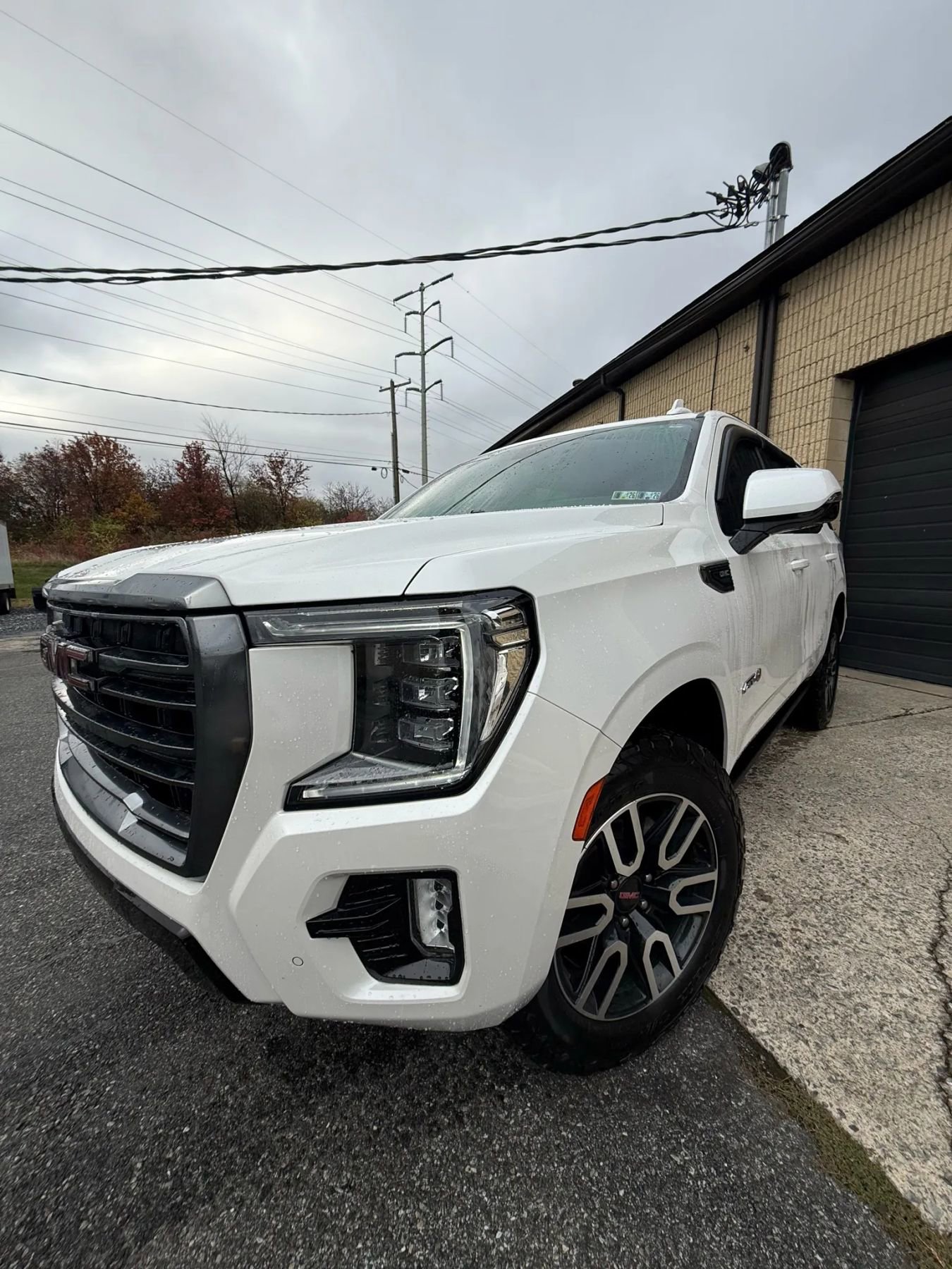 Used 2021 GMC Yukon AT4 w/ AT4 Premium Package image 8