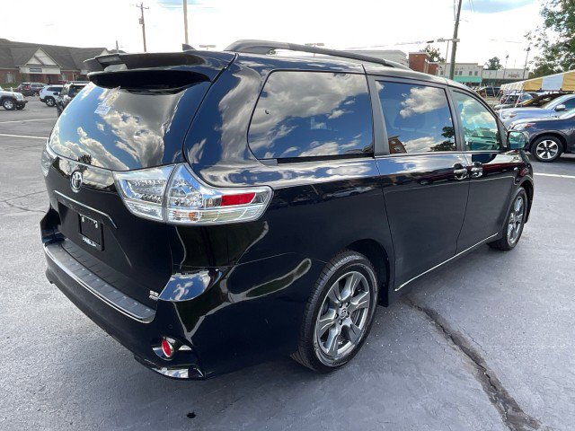 Used 2020 Toyota Sienna SE image 7