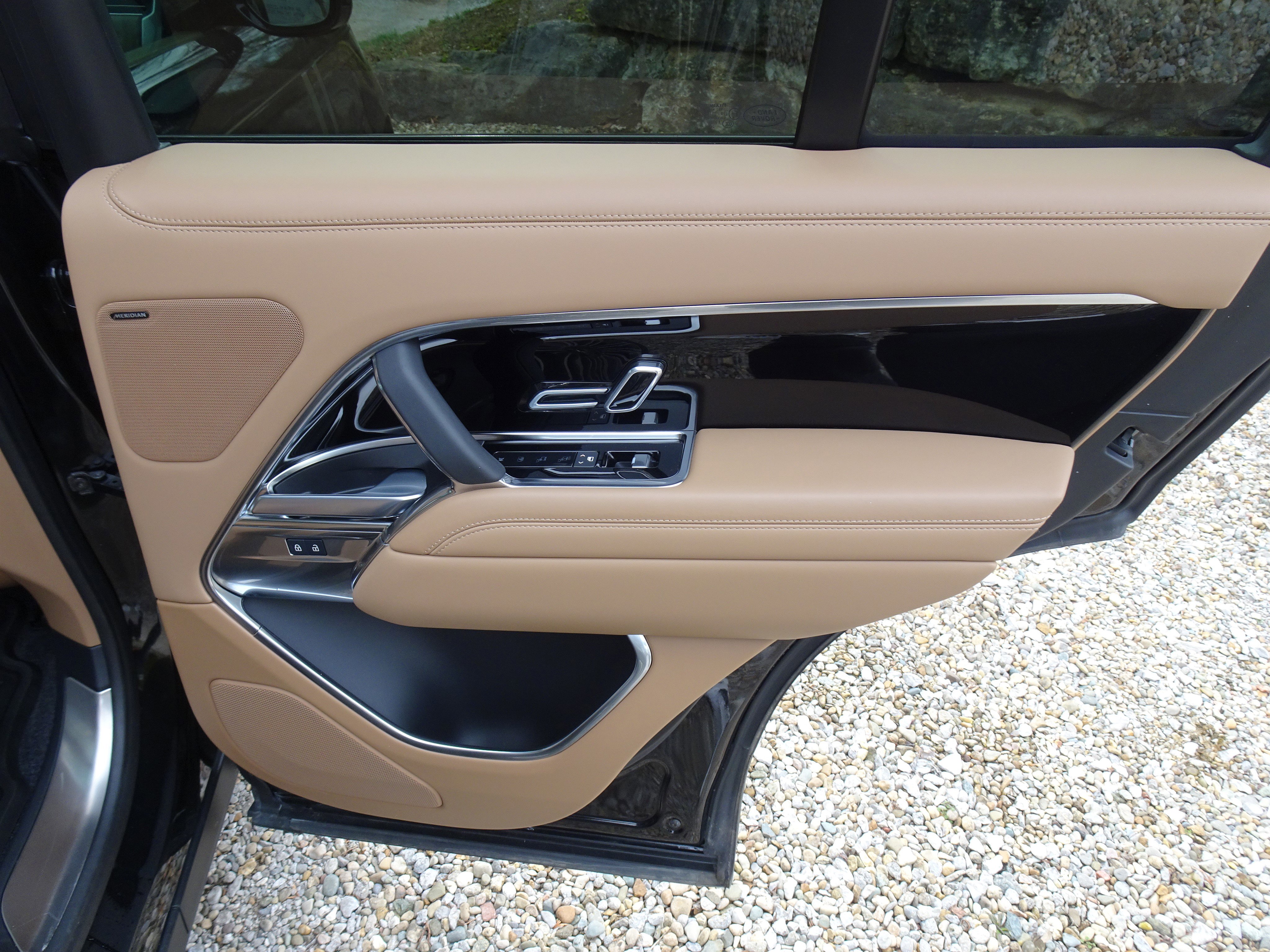 Certified 2024 Land Rover Range Rover SE image 25