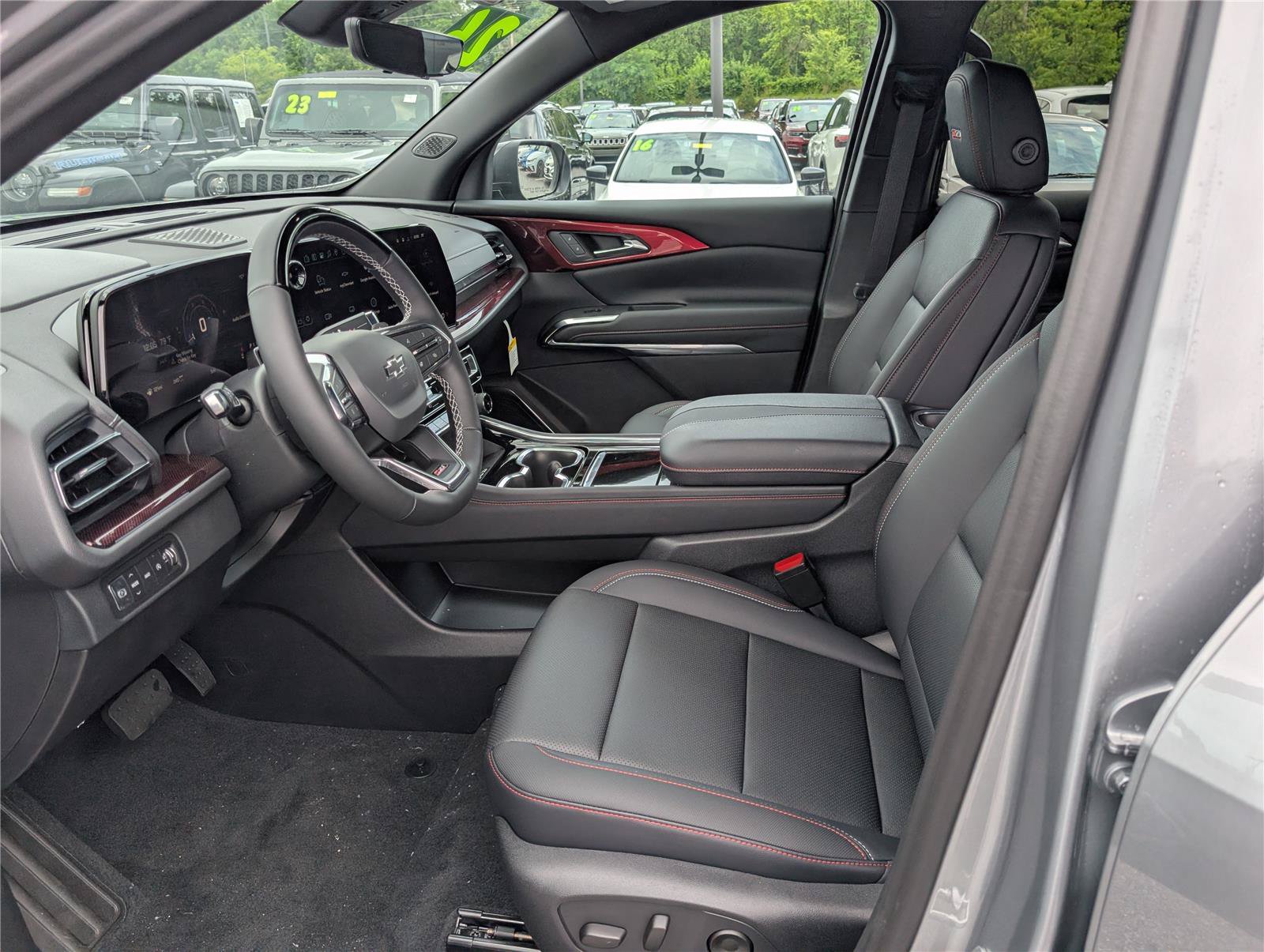 New 2026 Chevrolet Traverse Z71 w/ Enhanced Driving Package AWD/4WD image 13