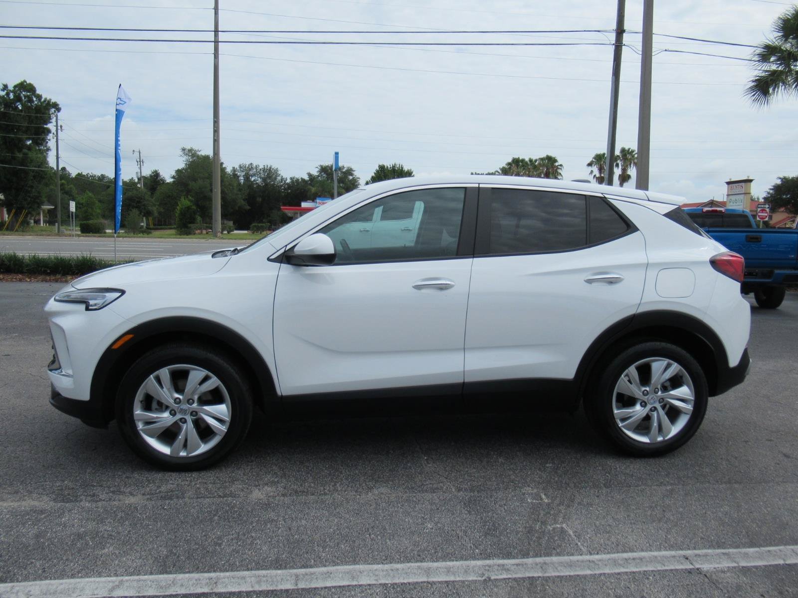 Used 2025 Buick Encore GX Preferred FWD image 2