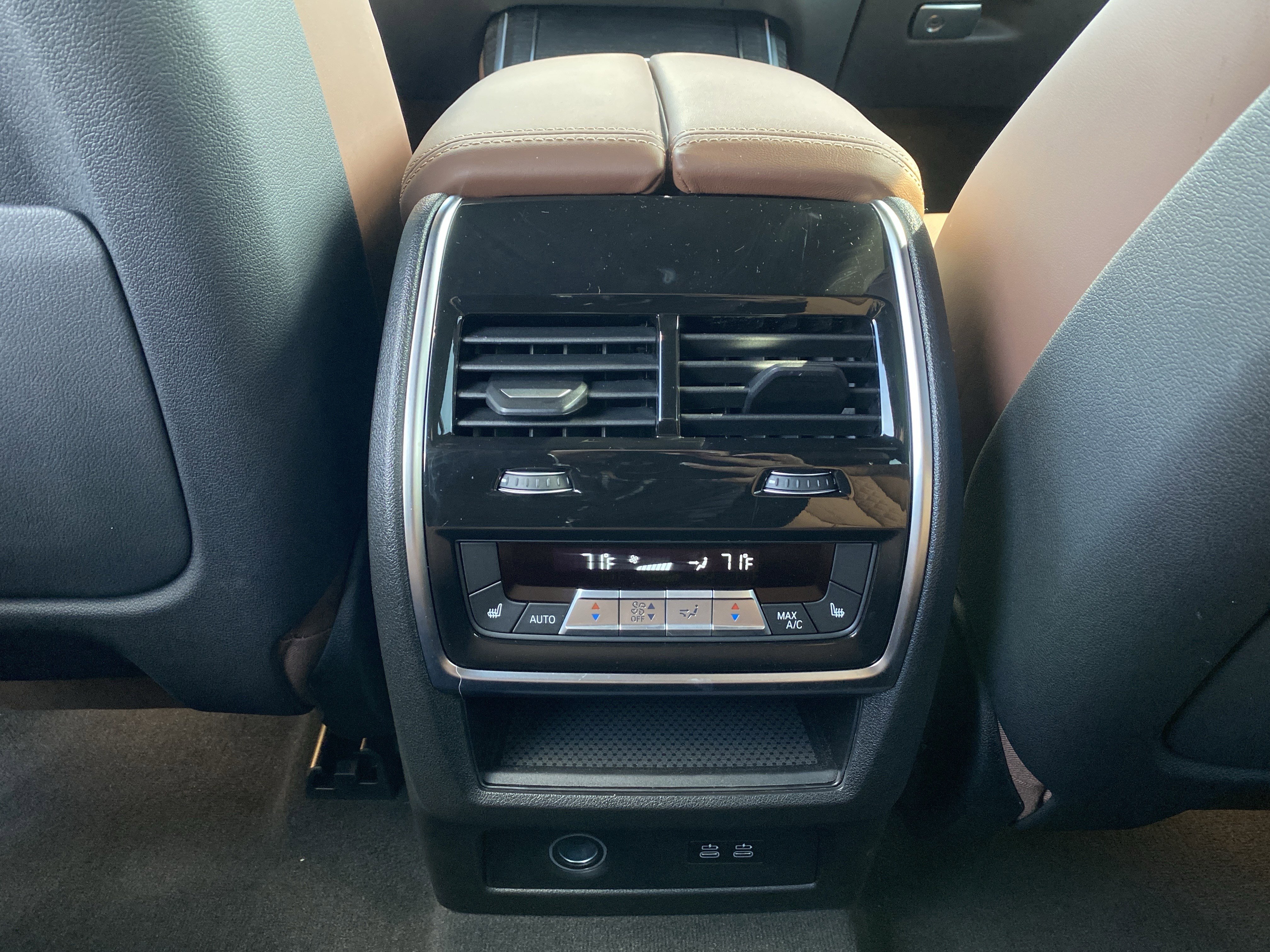 Used 2024 BMW X7 M60i w/ Executive Package image 46