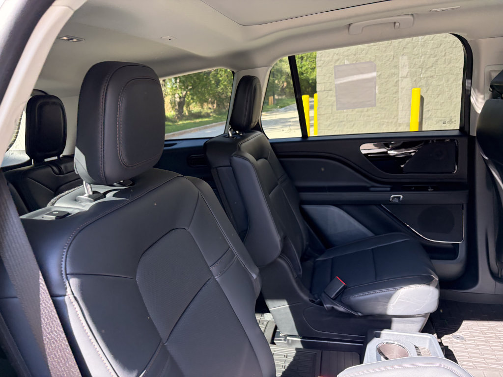 New 2027 Lincoln Aviator AWD w/ Jet Appearance Package image 24