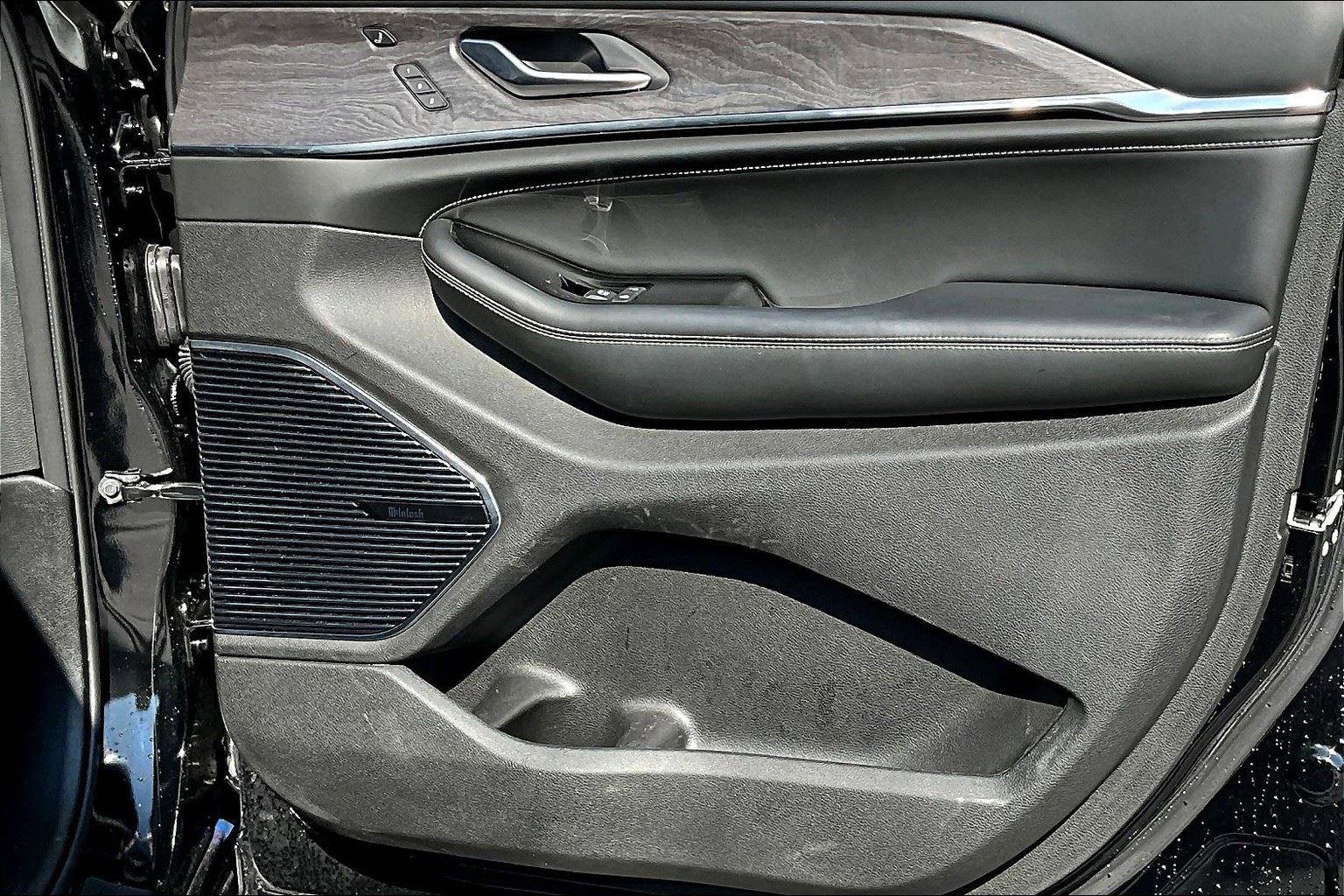 Used 2024 Jeep Grand Cherokee Overland w/ Luxury Tech Group IV image 25