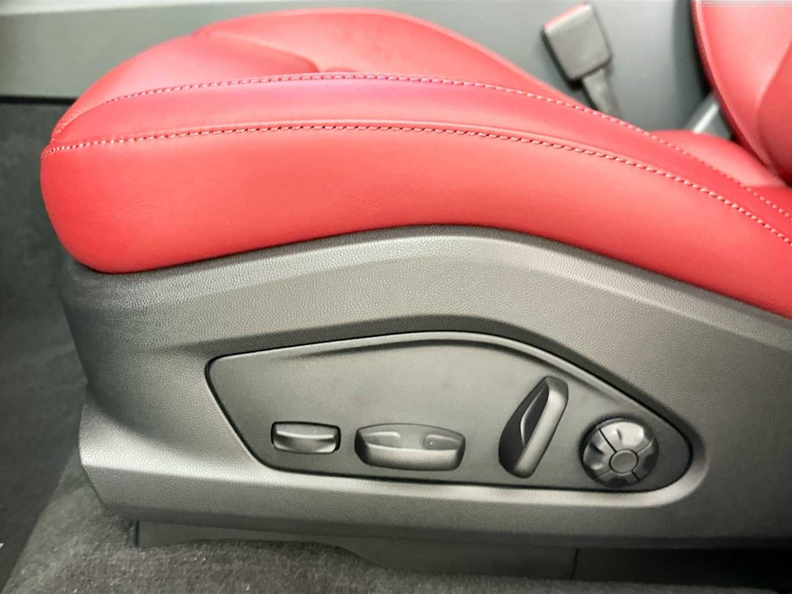 New 2025 Porsche Macan Turbo Electric image 12