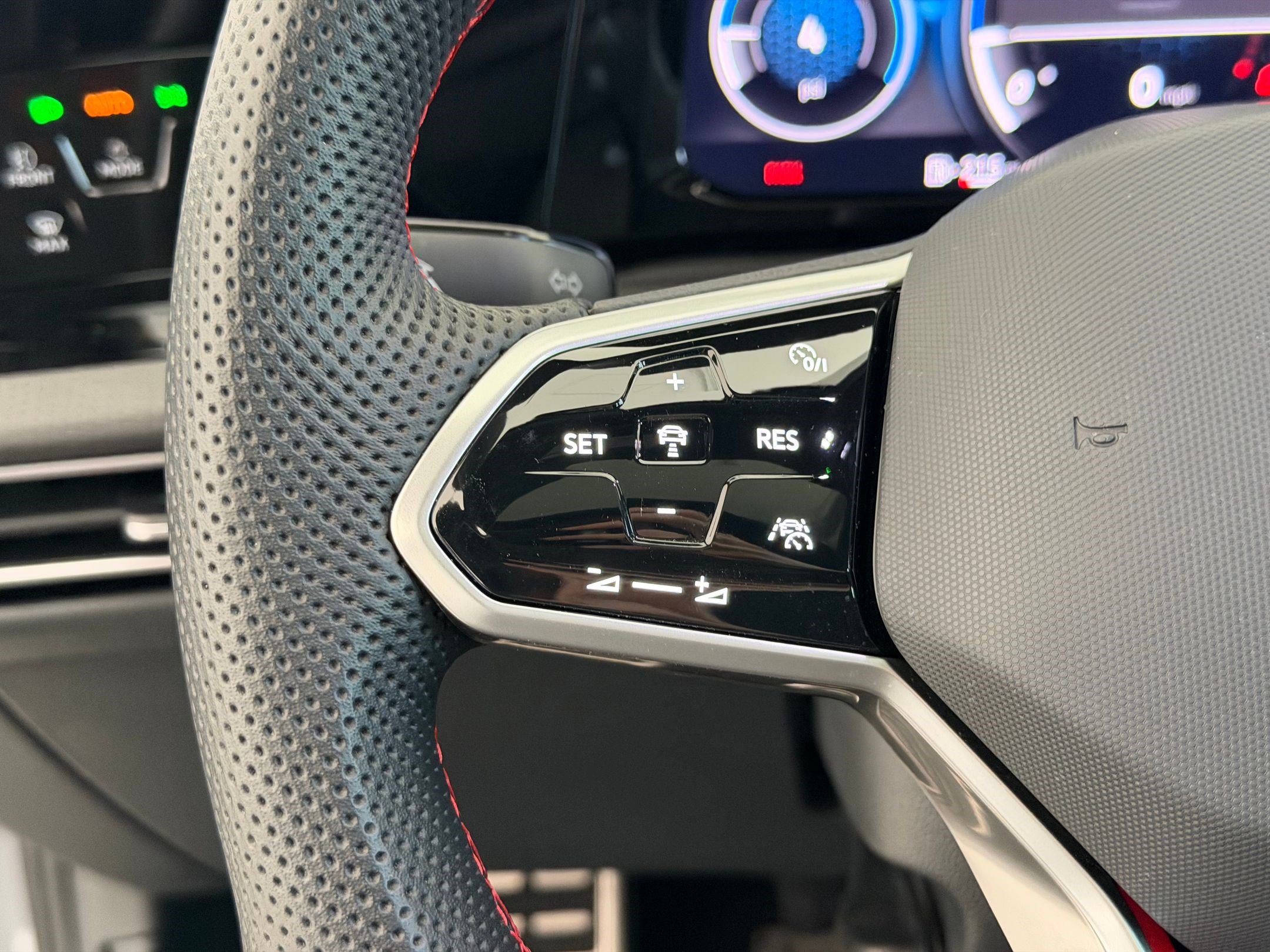 Used 2024 Volkswagen GTI SE w/ MDO Package image 30