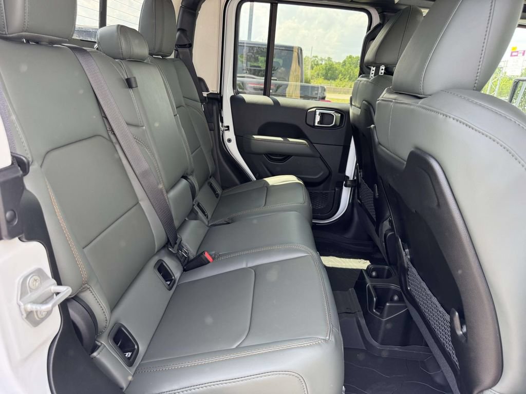 New 2026 Jeep Gladiator Mojave w/ Technology Group AWD/4WD image 15