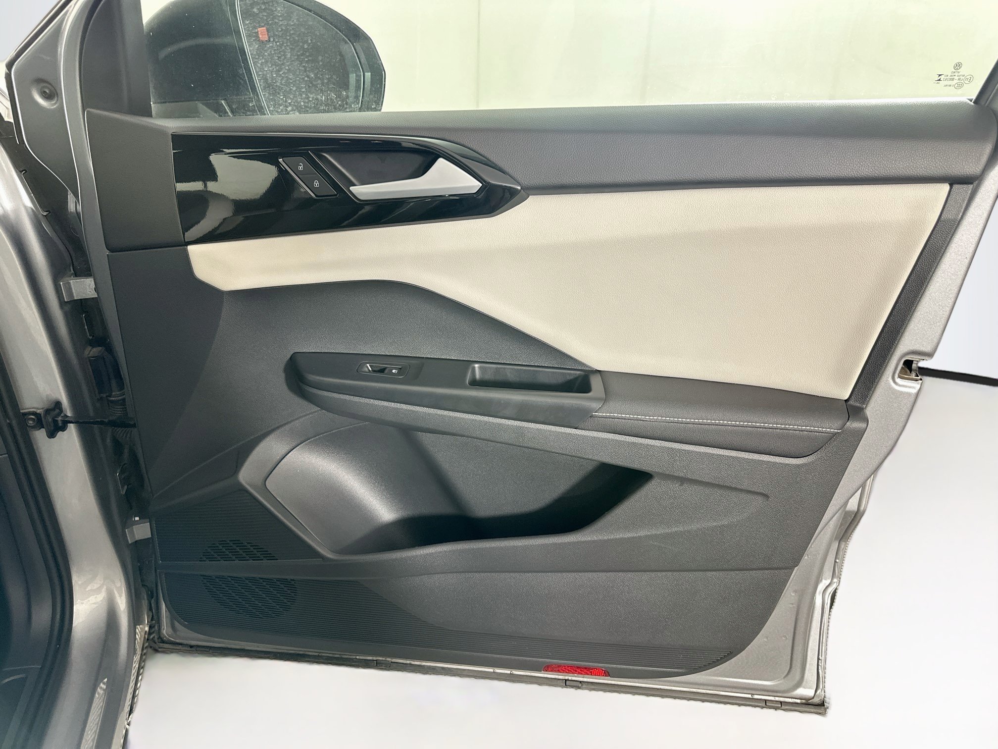 Used 2025 Volkswagen Taos S FWD image 30
