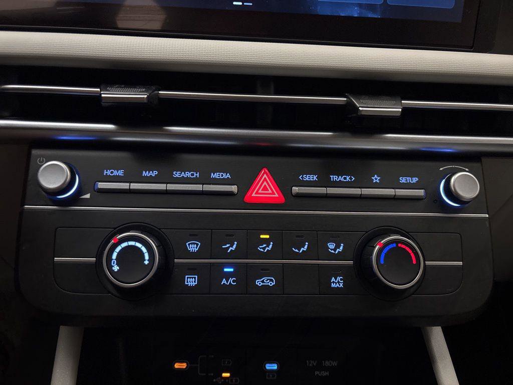 New 2025 Hyundai Tucson SE image 16