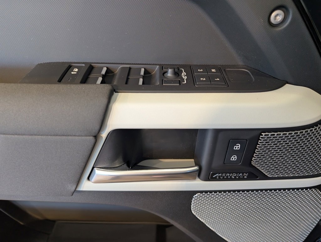 Used 2023 Land Rover Defender 130 SE image 12