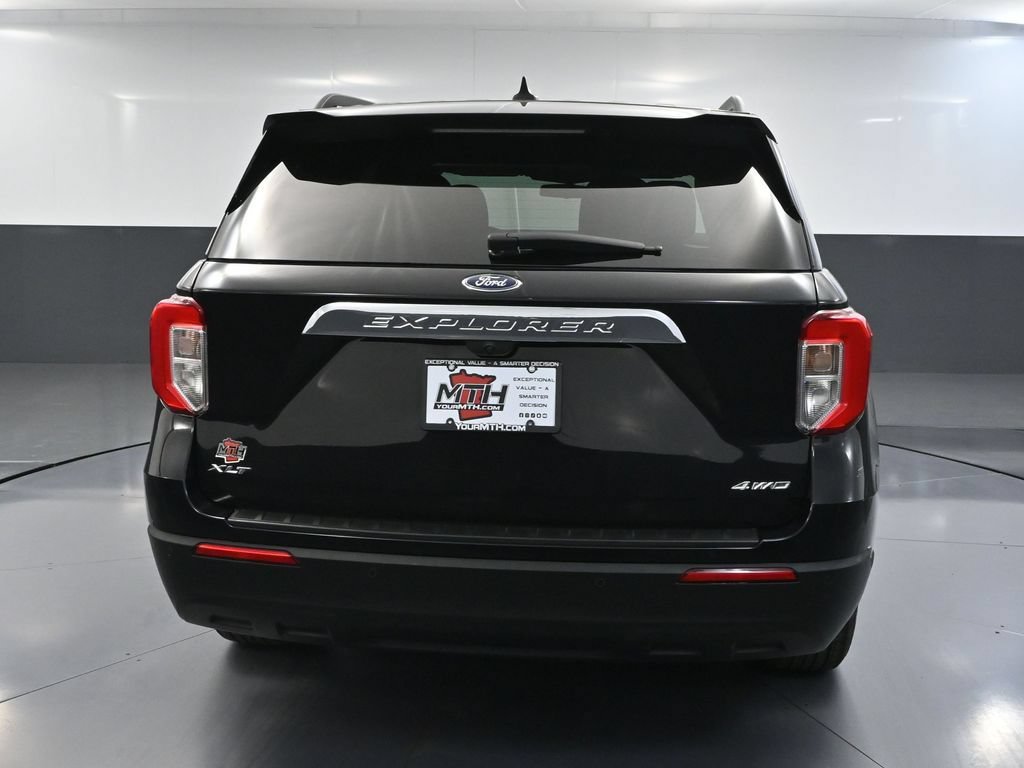 Used 2023 Ford Explorer XLT AWD/4WD image 6