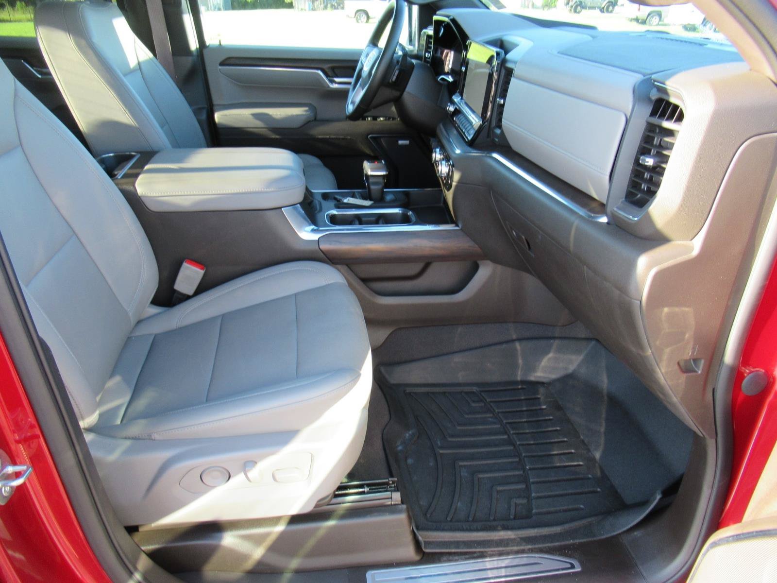 Used 2023 GMC Sierra 1500 SLT w/ SLT Premium Plus Package AWD/4WD image 10