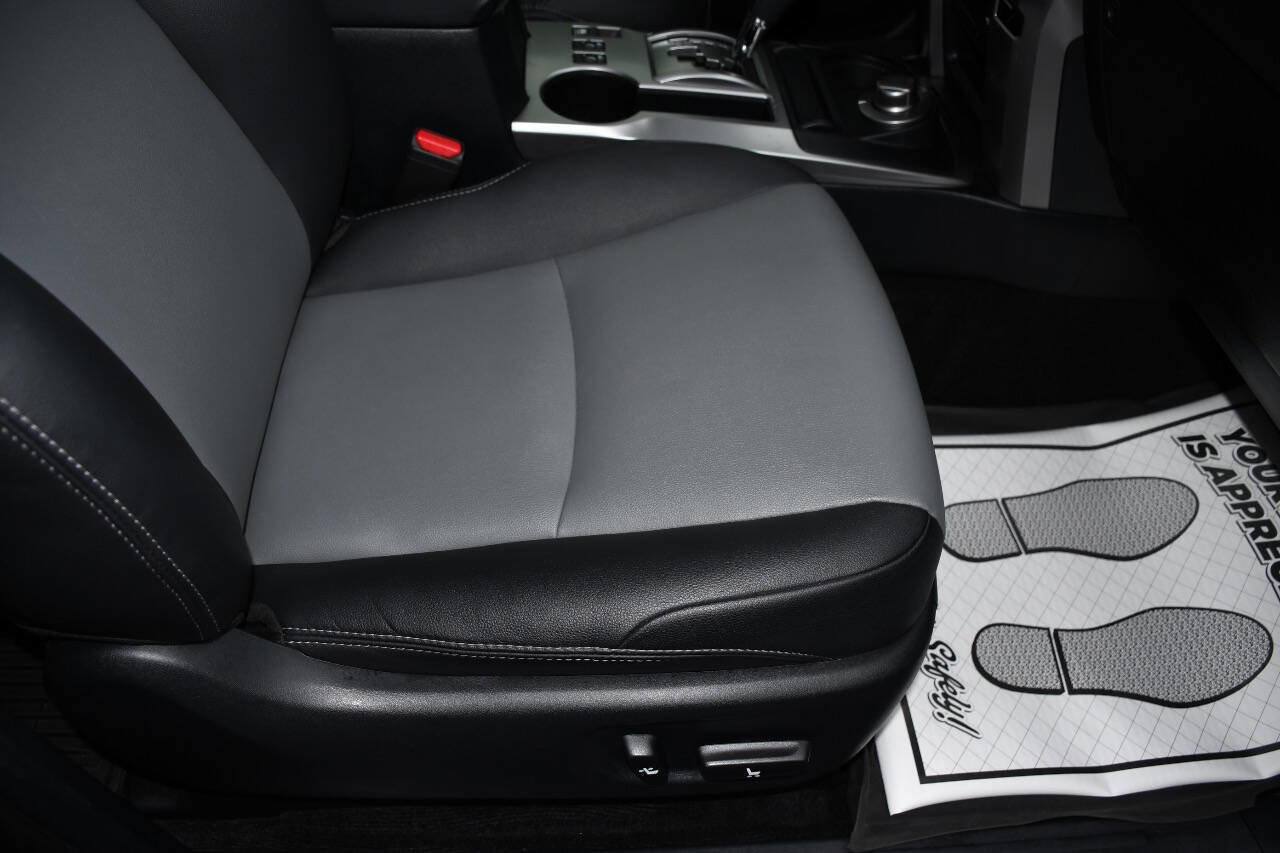 Used 2022 Toyota 4Runner SR5 Premium w/ Moonroof Package AWD/4WD image 25